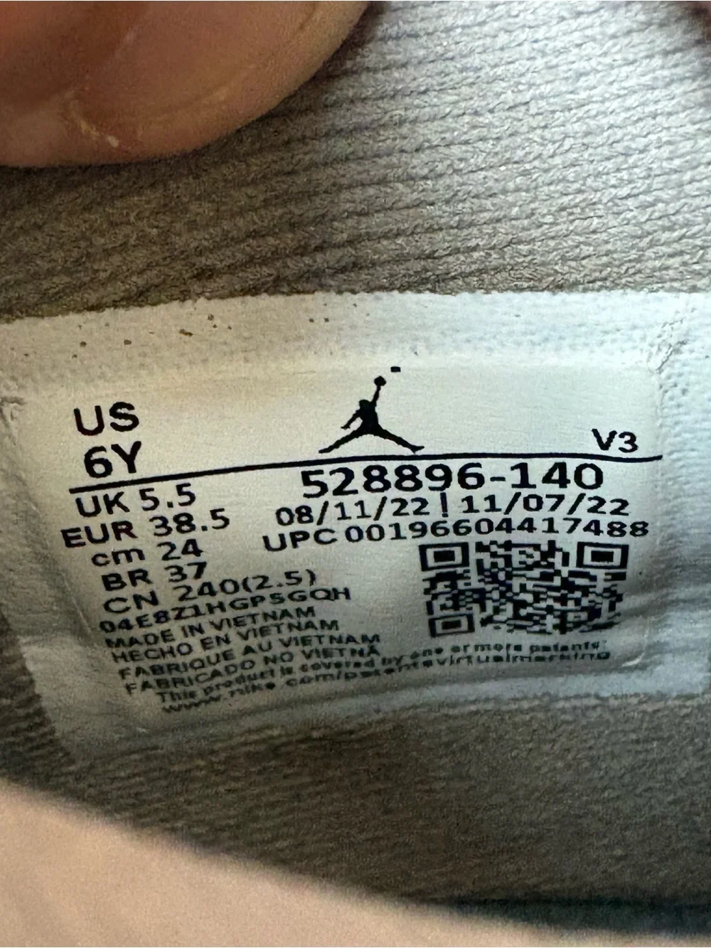 Air Jordan 11 Retro Low Cement Grey AV2187-140 Size 6